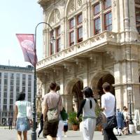Stroll around Vienna with your friends